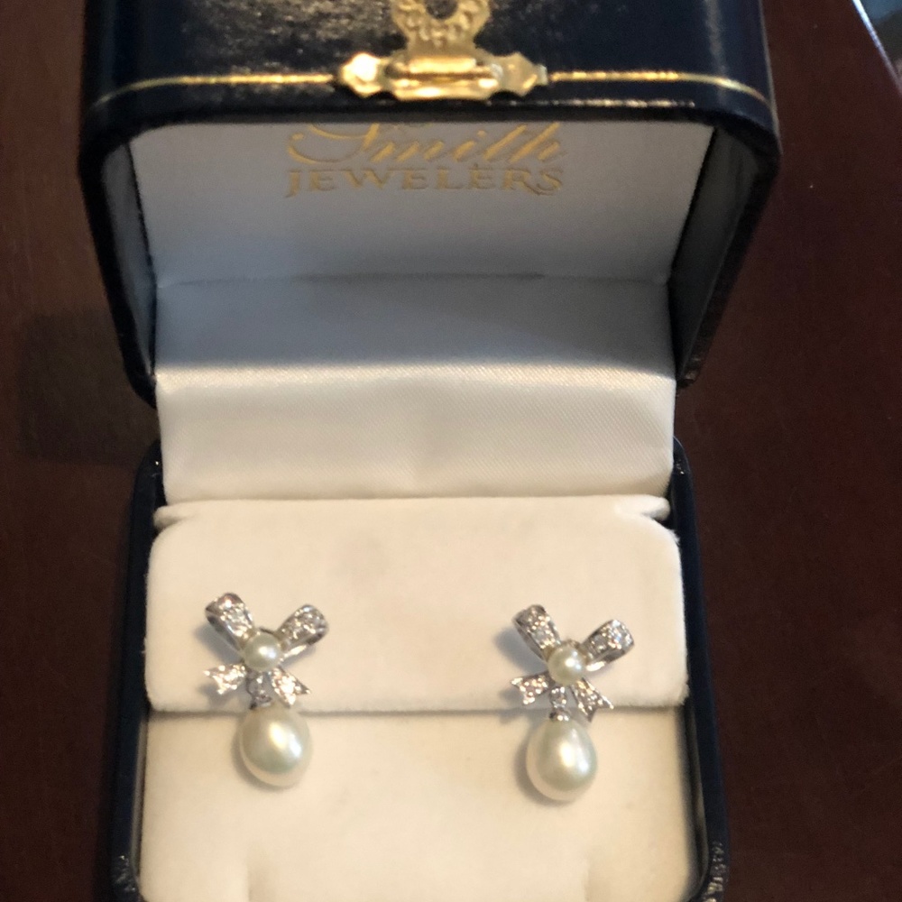 Silver and pearl earrings